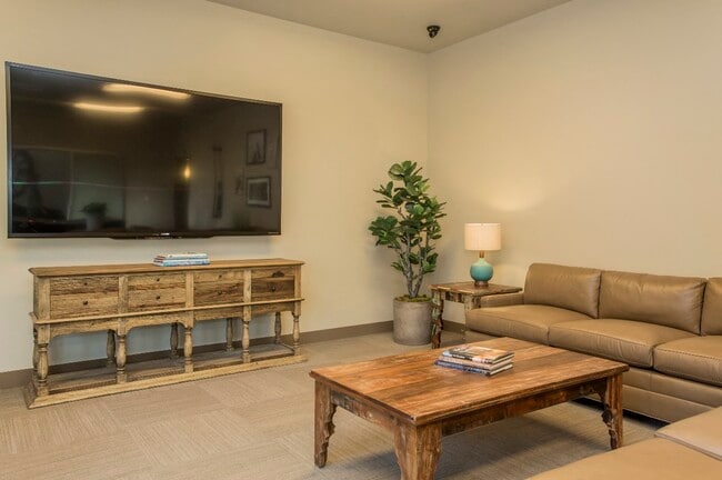 Building Photo - Axis Apartments
