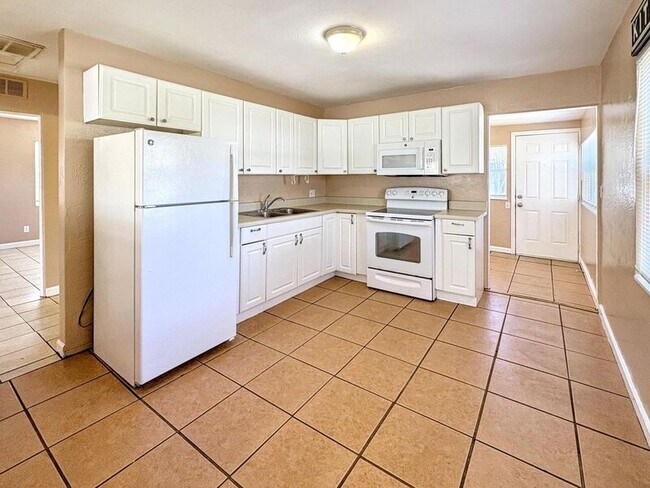 Building Photo - 2701 22nd Ave S