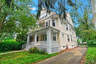Building Photo - 253 W Elm St