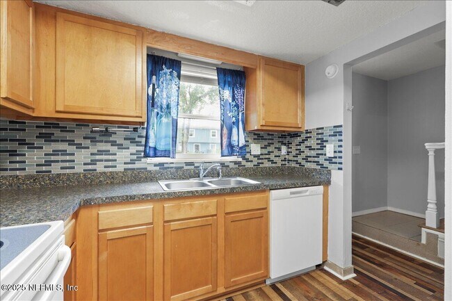 Foto del edificio - 11406 Bedford Oaks Dr