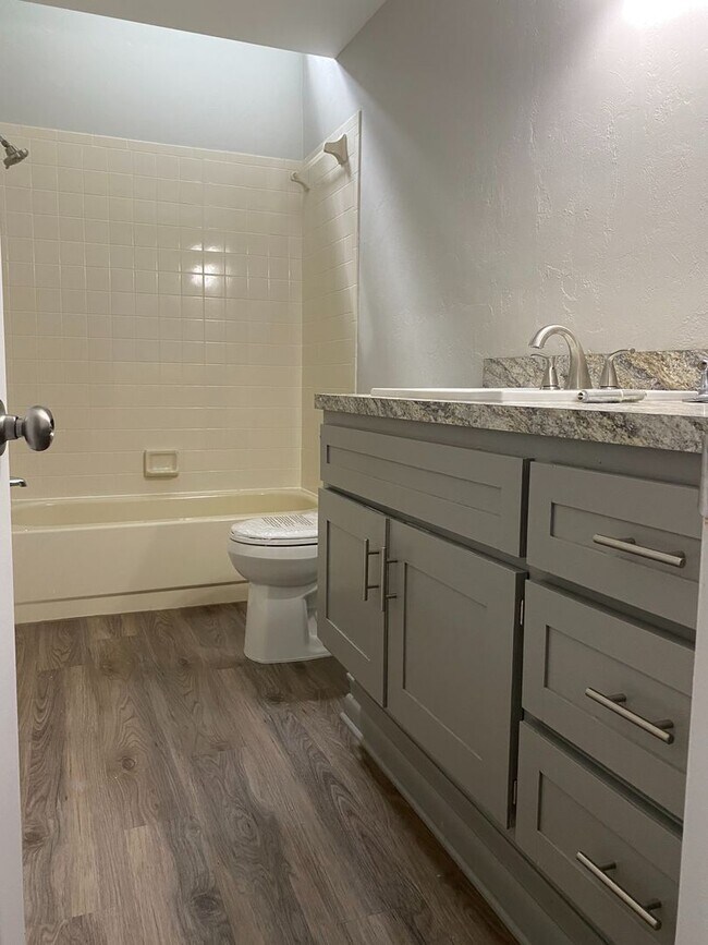 Foto del edificio - Large 3 Bedroom, 2 Bathroom Home Overlooking Lake - Turkey Creek Community