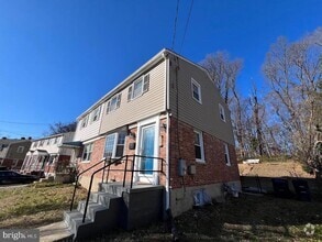 Building Photo - 5804 Shoshone Dr