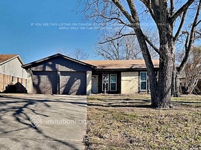 Building Photo - 340 NW Summercrest Blvd