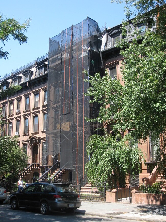 Foto del edificio - 129 Prospect Pl