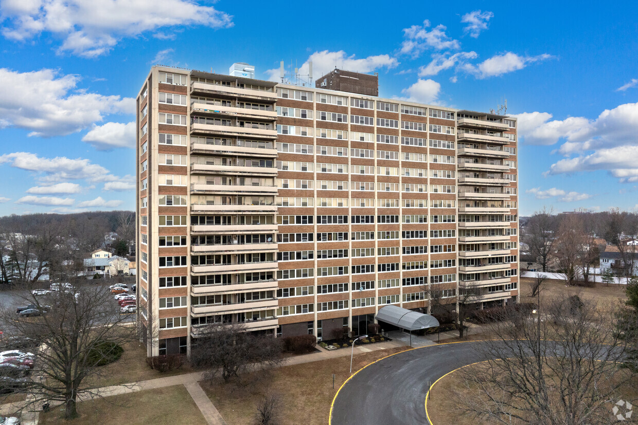 Primary Photo - Barclay Towers