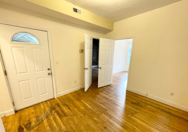 Foto del edificio - 733 Parker St