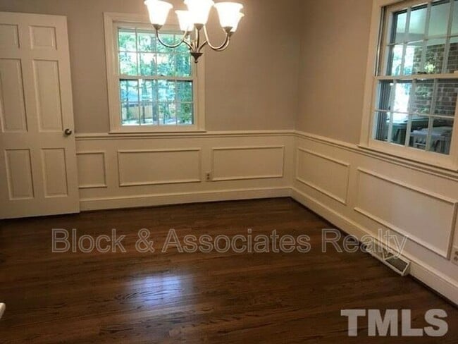 Foto del edificio - 303 Oakridge Rd
