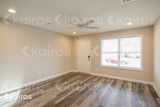 Foto del edificio - 1366 Maxwell Cir