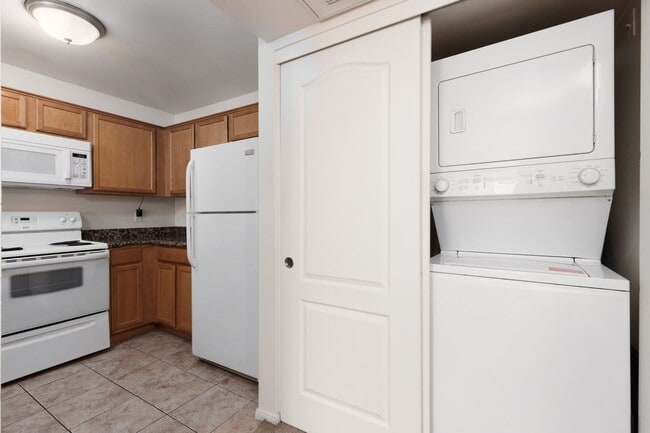 Foto del edificio - NEAR SUMMERLIN 1 BED, 1 BATH CONDO IN GATED COMMUNITY