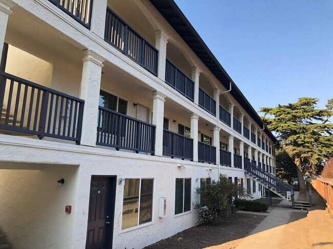 Foto del edificio - 730 Casanova Ave