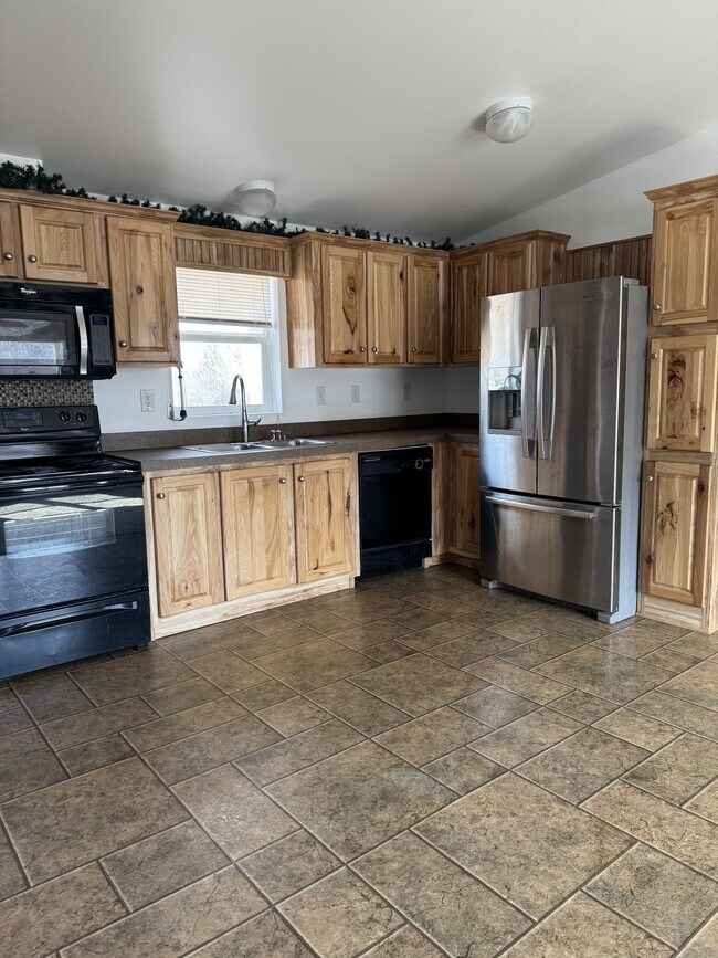 Building Photo - 512 E St