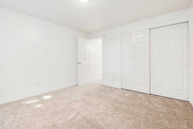 Foto del edificio - Colonial Villa Apartments