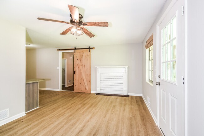 Building Photo - 2116 Terry Ln