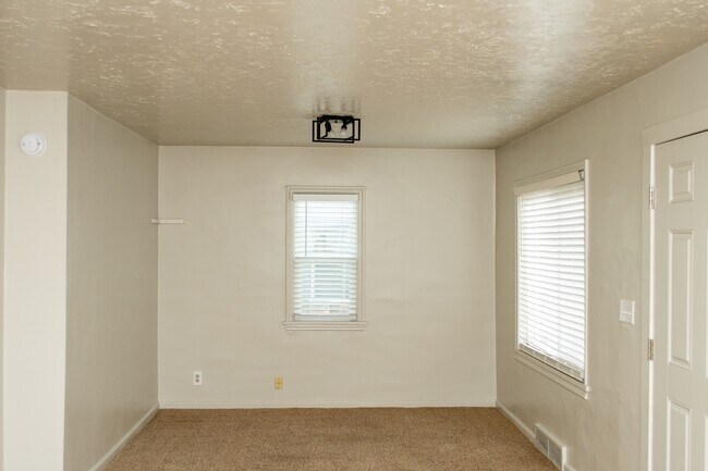 Foto del edificio - 701 E 200 N