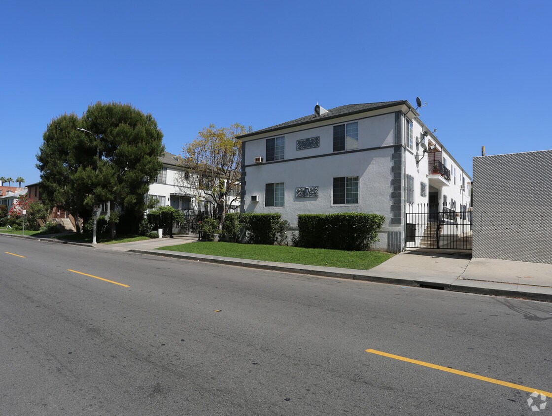 Building Photo - 514 S New Hampshire Ave