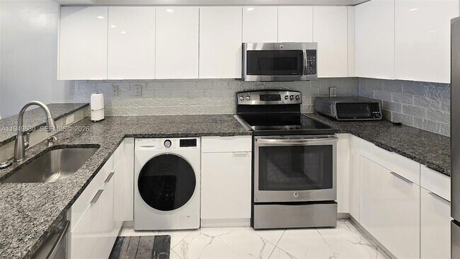 Building Photo - 2501 S Ocean Dr