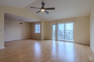 Building Photo - 1024 San Luis Cir