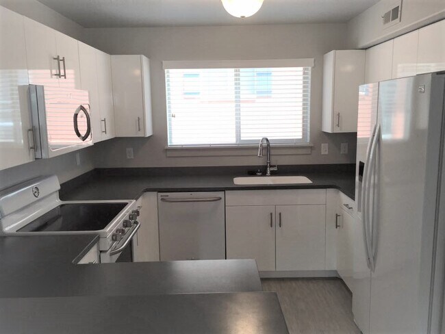 Foto del edificio - 1055 W 1033 N St