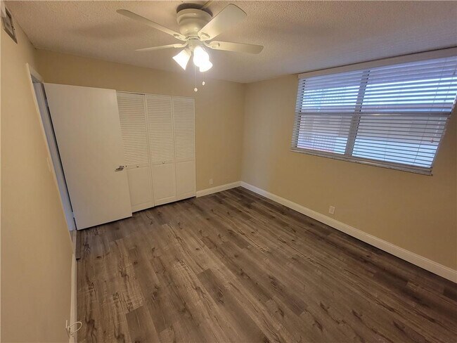 Foto del edificio - 404 NW 68th Ave