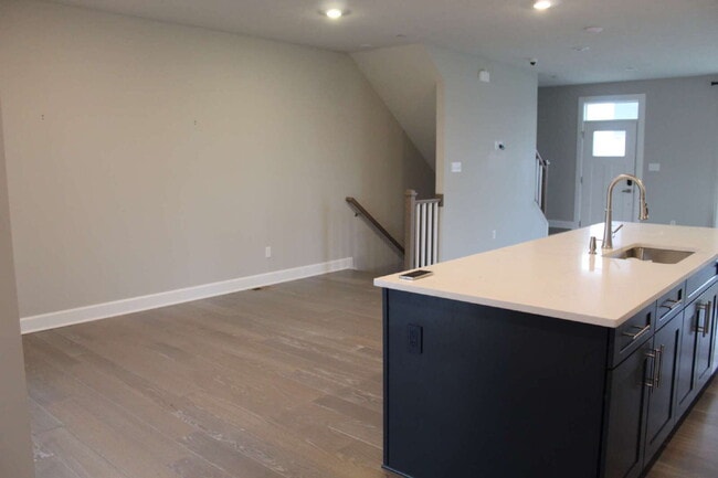 Building Photo - Exquisite 3-Bed Townhouse in Moon Township...