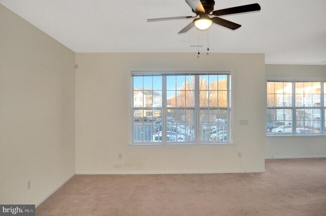 Building Photo - 921 Timberlake Dr