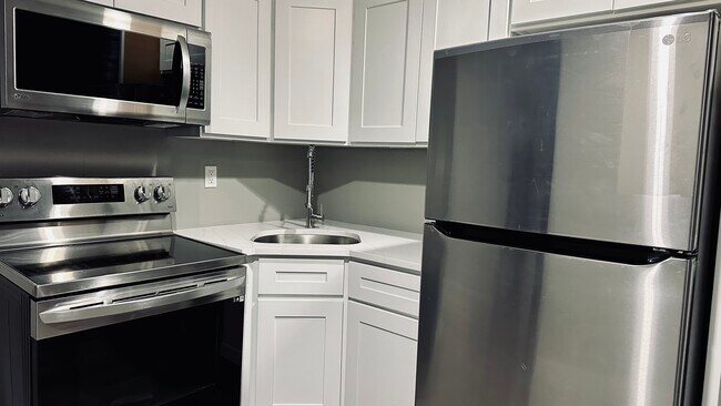 Kitchen - 5539 Boyer St