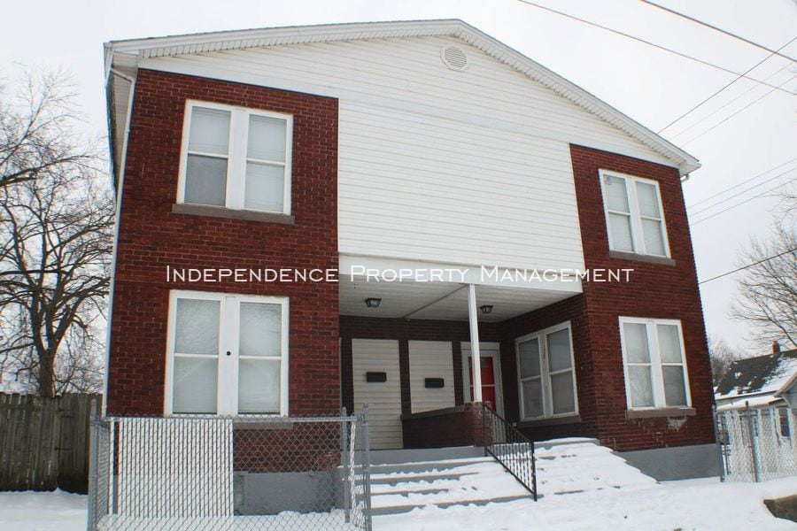 Primary Photo - 519 Moore St
