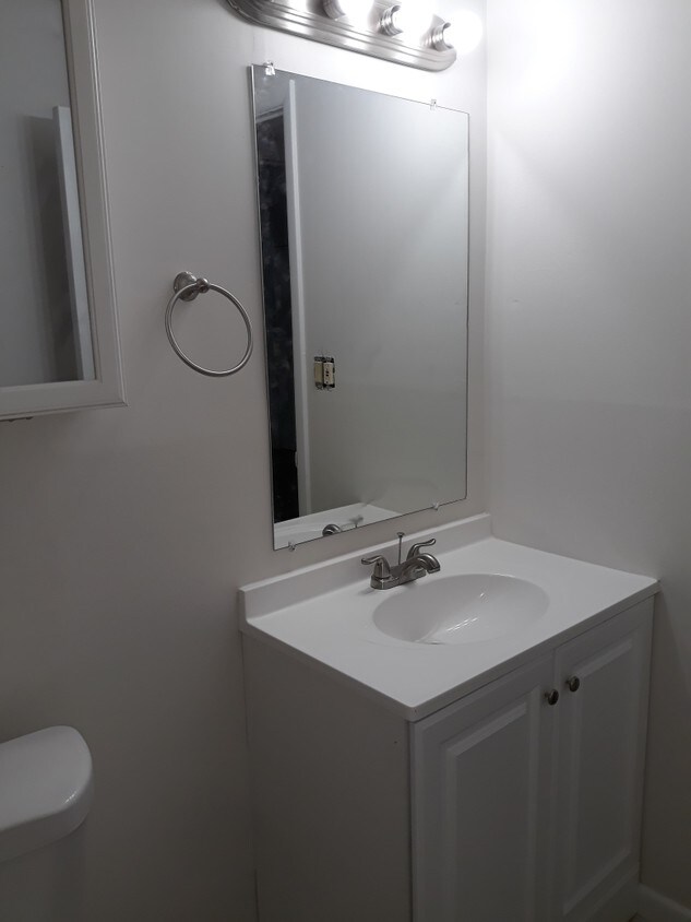 3 Twin Rivers Dr, East Windsor, NJ 08520 Condo for Rent in East