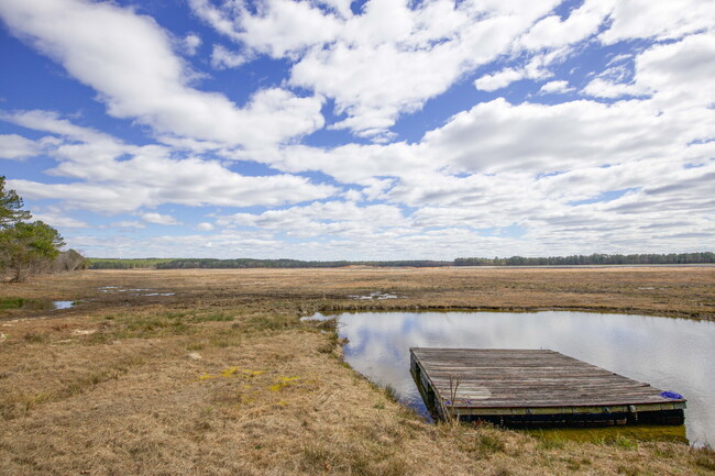 Building Photo - "Modern 3-Bedroom Home with 3 Full Bathroo...