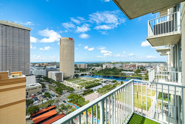 Foto del edificio - 777 N Ashley Dr