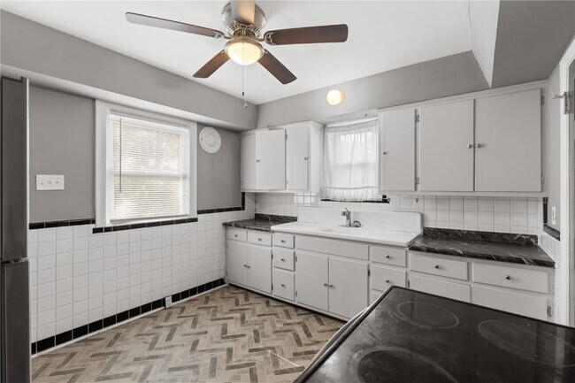 Foto del edificio - 10050 Diamond Dr