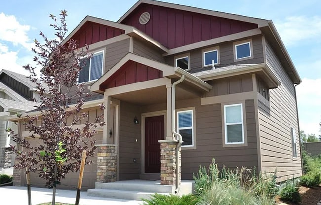 Building Photo - 2464 Sierra Springs Dr