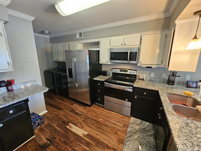 Foto del edificio - Lake front Condo