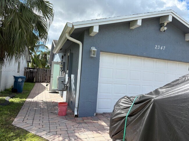 Foto del edificio - 2347 NW 107th Ave