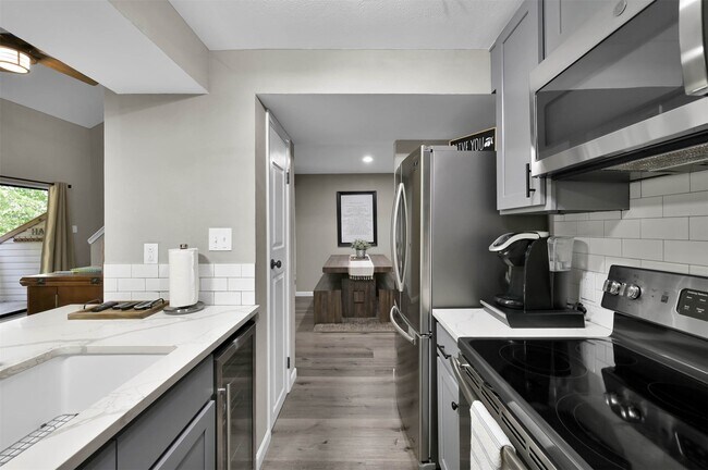 Building Photo - 3900 Aspen Dr