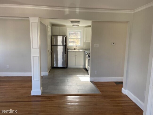 Building Photo - 2 br, 1 bath Apartment - Roslindale 1 Unit 1