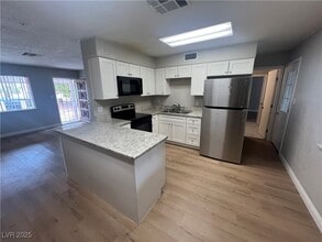 Building Photo - 5909 Glen Eagles Ln