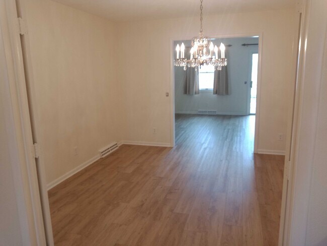 Building Photo - 515 N Whitley St