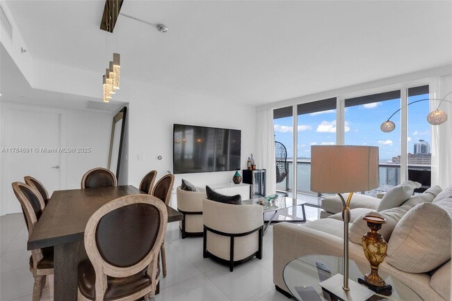 Foto del edificio - 495 Brickell Ave