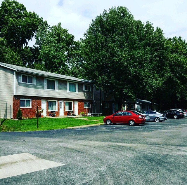 1433 E Walnut St, Carbondale, IL 62902 House for Rent in Carbondale