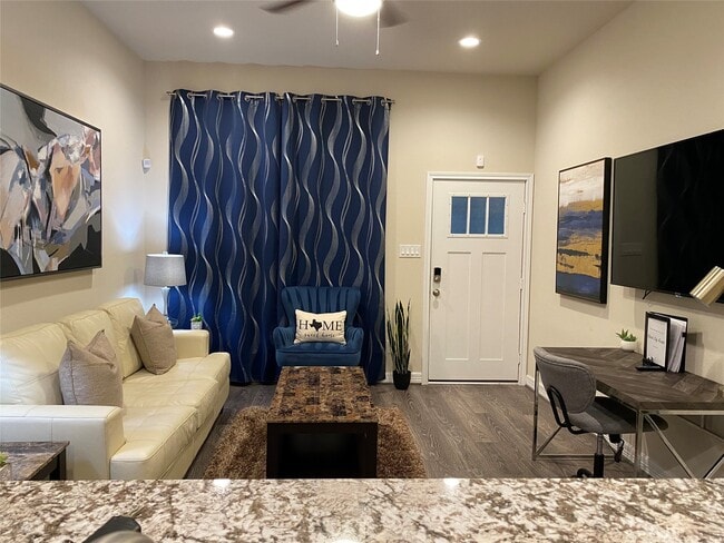 Building Photo - 3144 Southmore Blvd