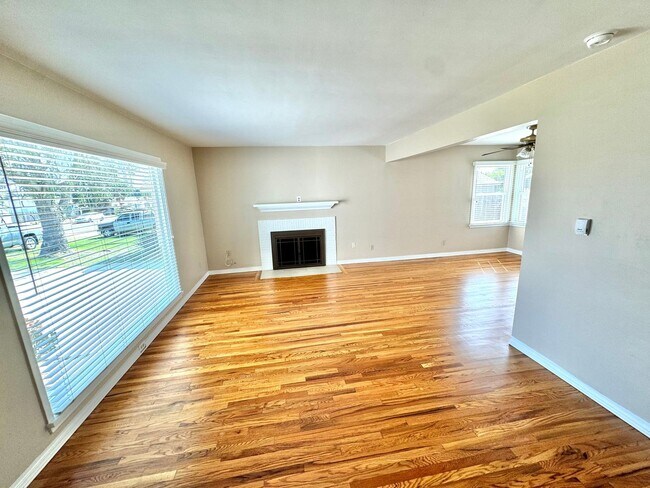 Building Photo - Remodeled Single Story Home!