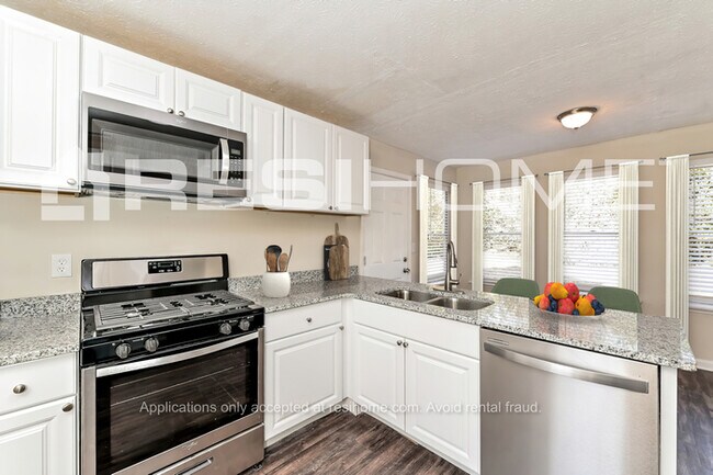 Building Photo - 493 Camp Hill Lane