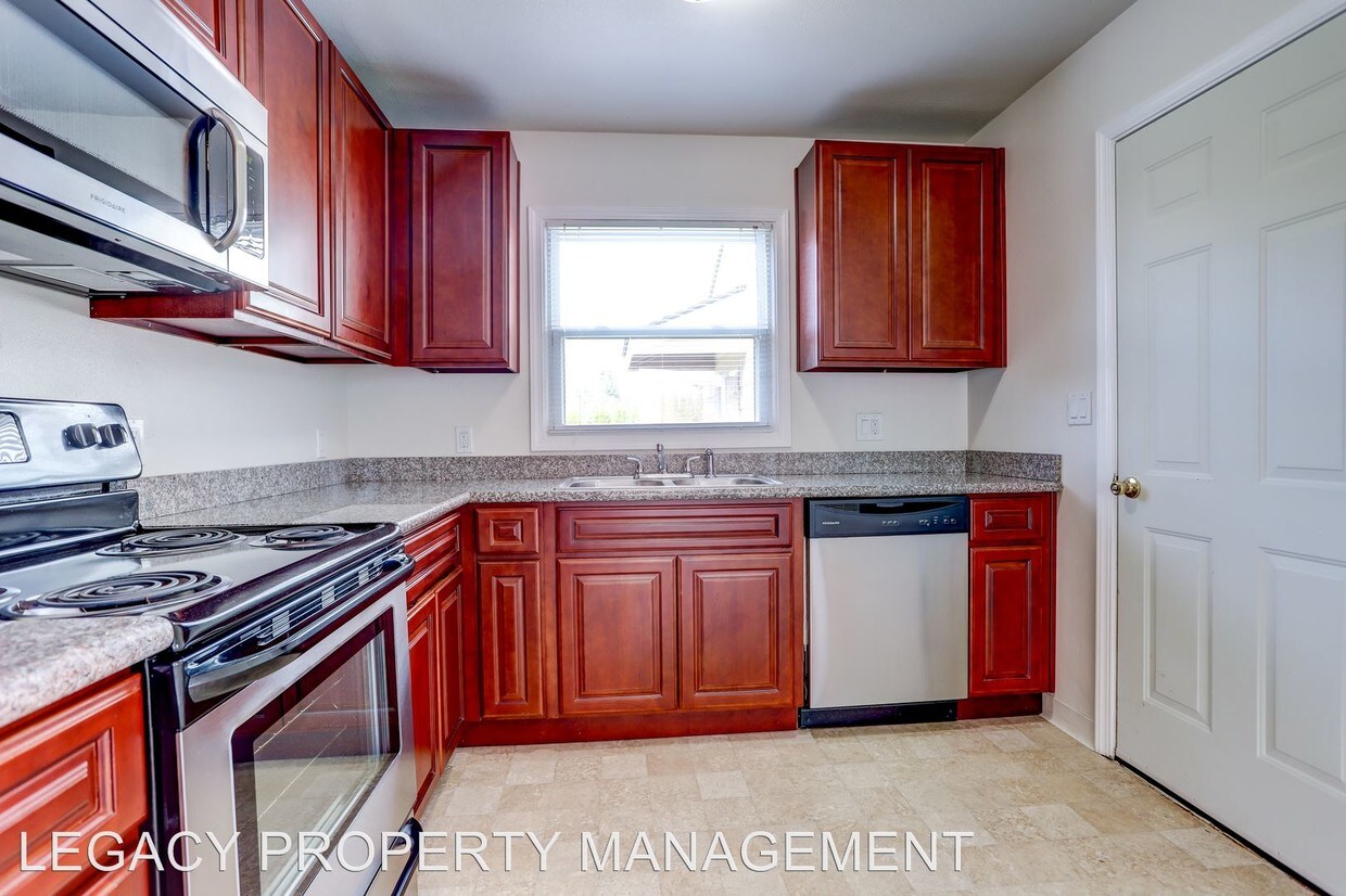 Foto principal - 2 br, 1 bath House - 18719 NE Glisan Street