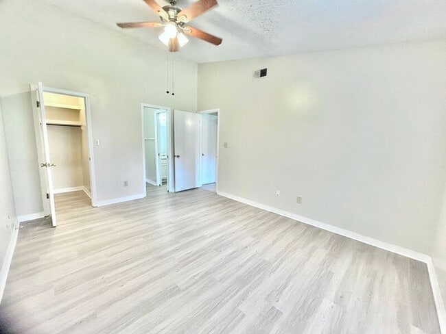 Foto del edificio - 9345 Chisholm Rd
