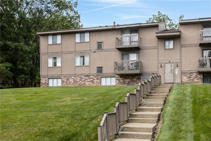 2467 Brook Ledge Rd, Bridgeville, PA 15017 Condo for Rent in