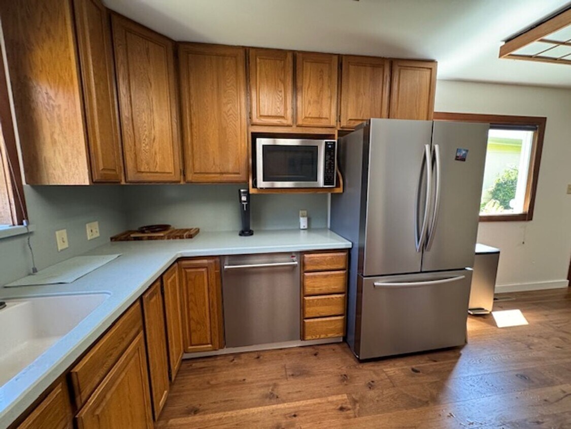 Primary Photo - 2424 L St