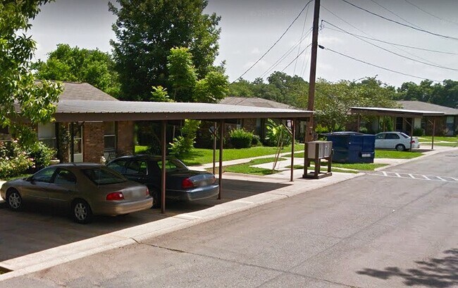 Foto del edificio - 1020 Laura Mclean Dr