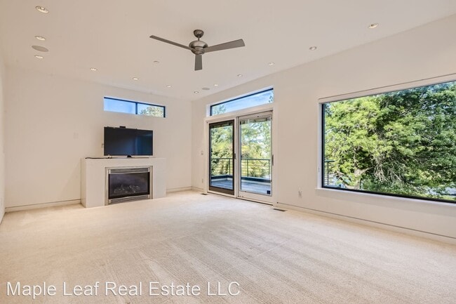 Building Photo - 4 br, 3.5 bath House - 3240 Evergreen Poin...