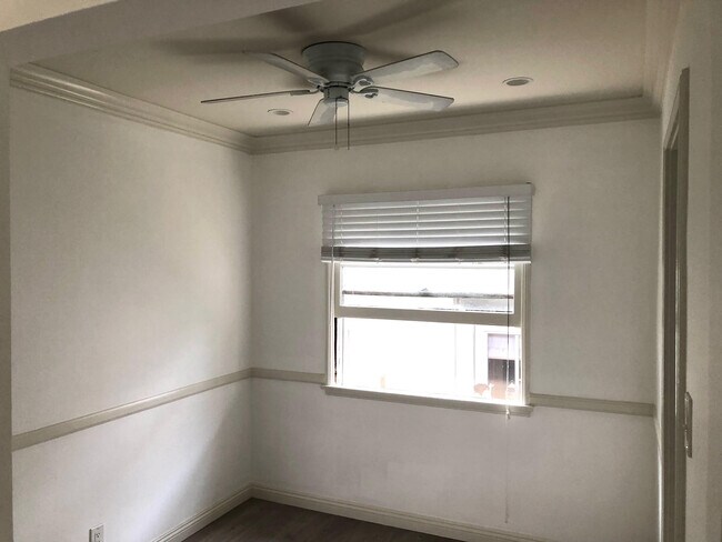 Foto del edificio - 13010 Moorpark St
